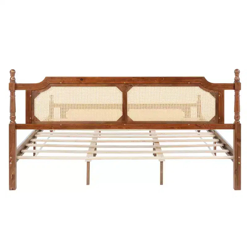 Lit en bois de pin King avec tête et pied de lit en rotin, marron