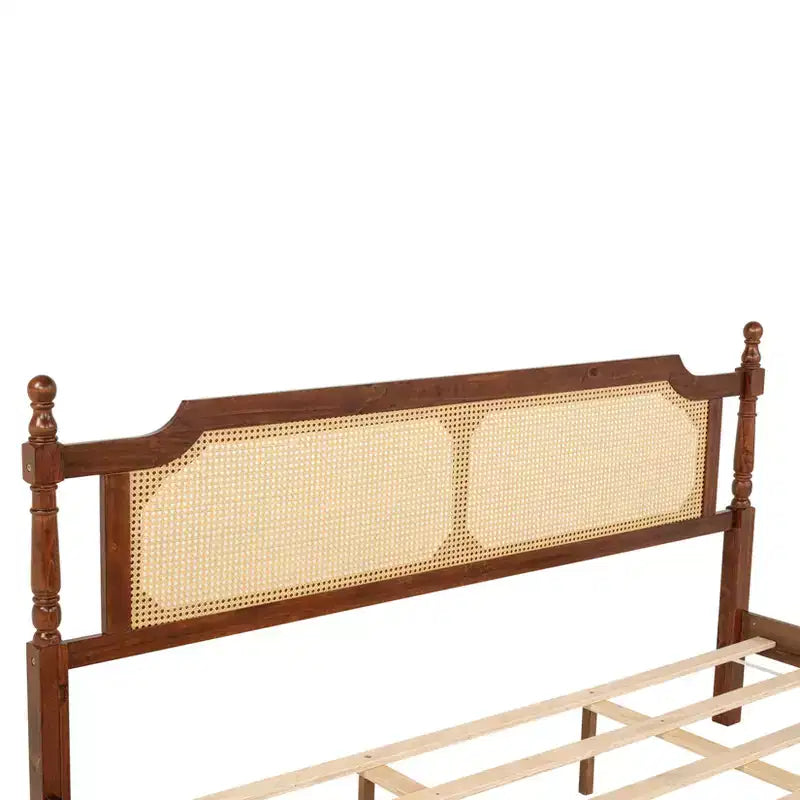 Lit en bois de pin King avec tête et pied de lit en rotin, marron