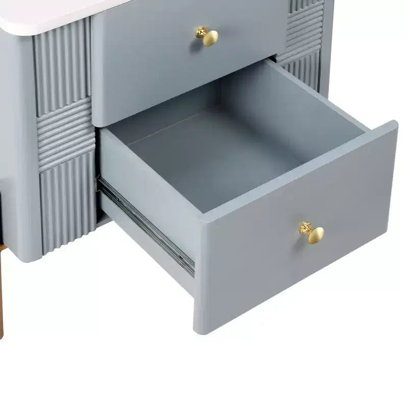 Table de chevet moderne minimaliste avec 2 tiroirs de rangement, poignées et pieds en métal doré, design texturé unique