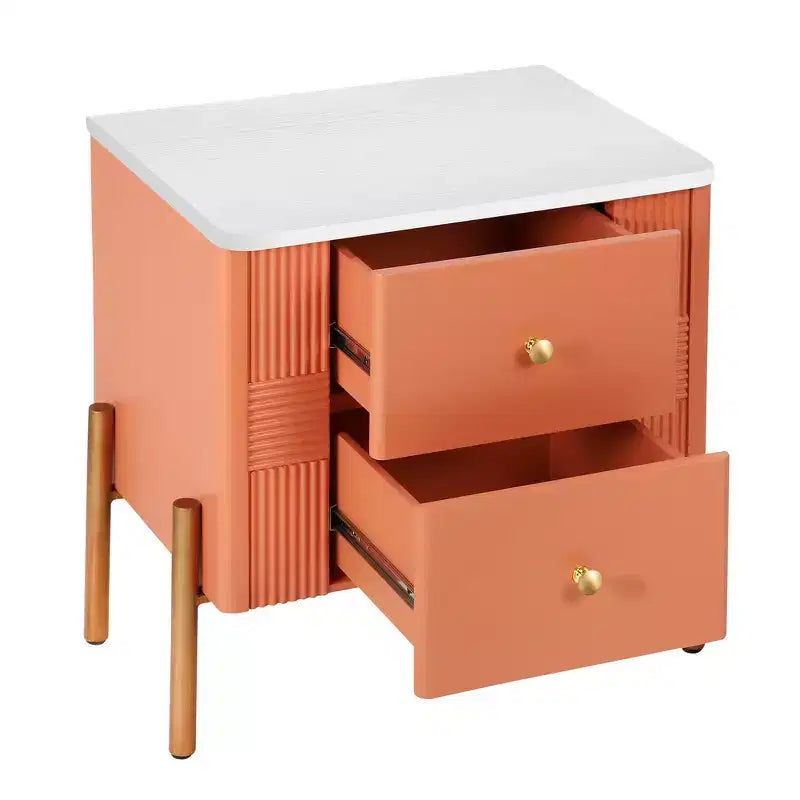 Table de chevet moderne minimaliste avec 2 tiroirs de rangement, poignées et pieds en métal doré, design texturé unique
